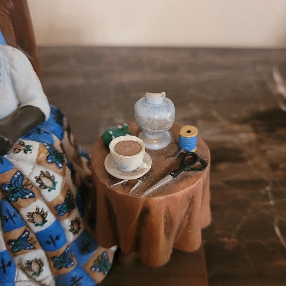 Sass n class Grandma's hands Figurine - Picture 3 of 8